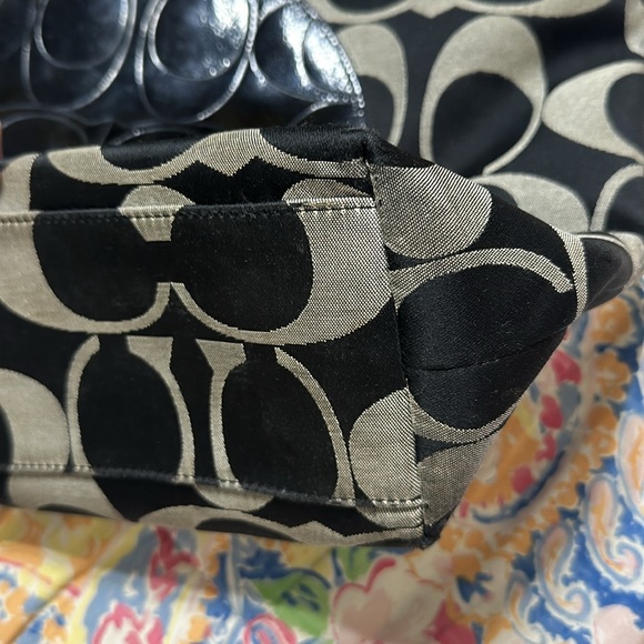 Coach Handbag - Picture 6 of 8